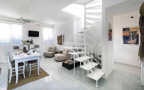 Casa Delfino: Diseño De Interiores, Piso, Mueble, Suelo, Departamento, Casa, Habitación, Sala, Silla, Sofá