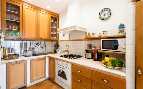 Casa Dorothea 2: Cocina, Aparato De Cocina, Mostrador, Electrodoméstico, Gabinetes, Diseño De Interiores, Madera, Estufa De Cocina, Electrodoméstico, Mueble