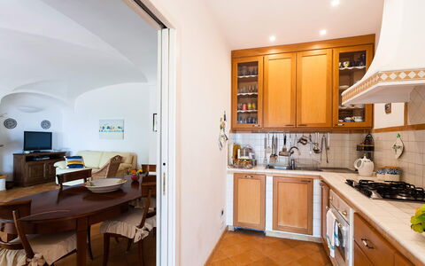 Casa Dorothea 3: Mueble, Diseño De Interiores, Cocina, Piso, Mostrador, Madera, Aparato De Cocina, Techo, Suelo, Gabinetes
