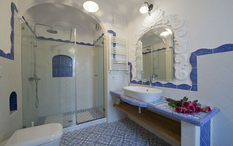 Casa Gemma: Diseño De Interiores, Piso, Pared, Suelo, Arreglo De Tubería, Baño, Techo, Encendiendo, Grifo, Loseta