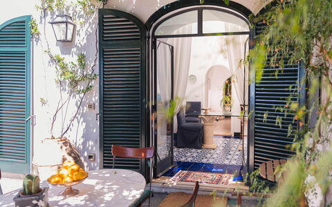 Casa Giardino: Maceta, Puerta, Arco, Mueble, Planta De Casa, Silla, Hierro, Inicio De La Puerta, Mueble Para Exteriores, Balcón