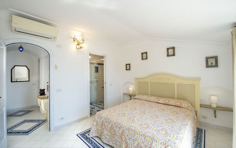 Casa Gioia: Diseño De Interiores, Mueble, Suelo, Piso, Techo, Habitación, Cama, Habitación, Mesa, Sábana