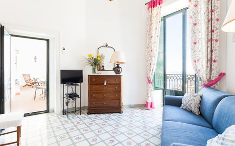 Casa Li Galli: Mueble, Piso, Diseño De Interiores, Suelo, Mesa, Silla, Habitación, Sala, Cocina Y Comedor Mesa, Alfombra