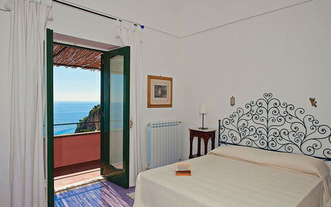 Positano View: Suelo, Piso, Mar, Mueble, Oceano, Costa, Planta De Casa, Recurso, Madera Dura, Manchas De Madera