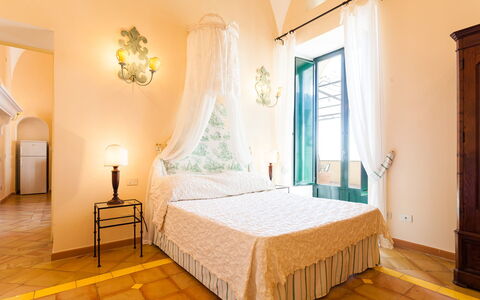 Casa Palazzo: Suelo, Diseño De Interiores, Piso, Mueble, Techo, Habitación, Habitación, Linos, Cama, Silla