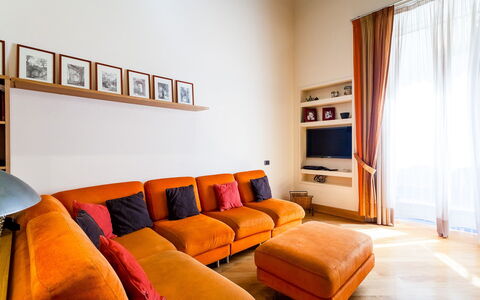 Casa Rossella: Mueble, Diseño De Interiores, Sofá, Piso, Madera, Sala, Suelo, Habitación, Encendiendo, Casa