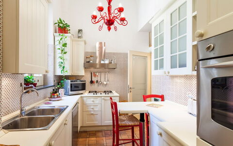 Casa Rossella: Cocina, Diseño De Interiores, Mostrador, Aparato De Cocina, Mueble, Gabinetes, Piso, Electrodoméstico, Lámpara, Casa
