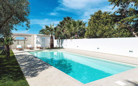 Casa Tika: Azul, Piscina, Agua, Recurso, Material Compuesto, Ocio, Fuente De Agua, Eco Hotel, Sombra, Mueble Para Exteriores