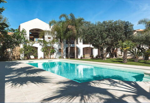 Casa Tika: Piscina, Barrio Residencial, Recurso, Inmuebles, Material Compuesto, Hacienda, Sombra, Villa, Eco Hotel, Mansión