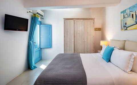 Guest House Levantes: Azul, Mueble, Habitación, Suelo, Departamento, Cama, Habitación, Lecho, Recurso, Marco De La Cama