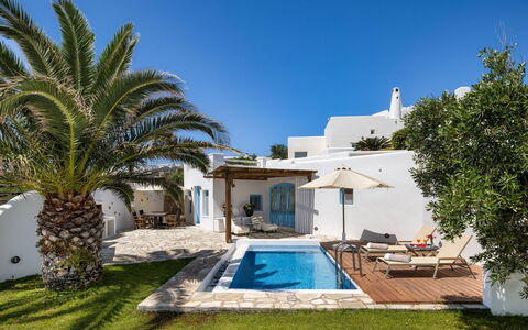 Guest House Livas: Piscina, Recurso, Mueble Para Exteriores, Sunlounger, Sombra, Eco Hotel, Silla, Villa, Hotel
