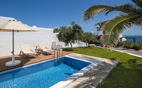 Guest House Livas: Recurso, Sombra, Hotel, Piscina, Silla, Eco Hotel, Sunlounger, Villa, Mueble Para Exteriores, Ático