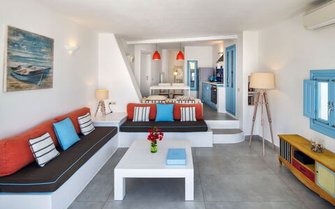 Guest House Livas: Azul, Mueble, Diseño De Interiores, Mesa, Departamento, Silla, Sala, Sofá, Arrojar La Almohada