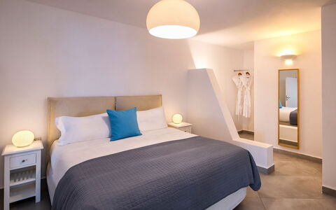 Guest House Livas: Mueble, Diseño De Interiores, Cama, Habitación, Piso, Suelo, Madera, Lecho, Habitación, Sábana