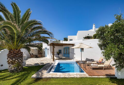 Guest House Livas: Piscina, Recurso, Mueble Para Exteriores, Sunlounger, Sombra, Eco Hotel, Silla, Villa, Hotel