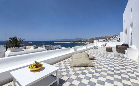 Halki Villa: Balcón, Hotel, Loseta, Mueble Para Exteriores, Patio