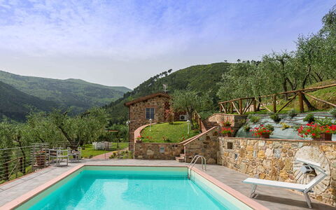 Il Podere: Piscina, Fuente De Agua, Valle, Recurso, Eco Hotel, Maceta, Planta De Casa, Hacienda, Villa, Casa De Campo