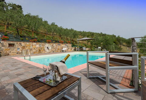 Il Podere: Mueble Para Exteriores, Piscina, Recurso, Mesa Al Aire Libre, Silla, Jardín, Eco Hotel, Paisajismo, Maceta, Patio Interior