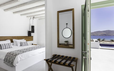 Romantic Getaway: Mueble, Diseño De Interiores, Piso, Suelo, Techo, Departamento, Casa, Habitación, Habitación, Cama