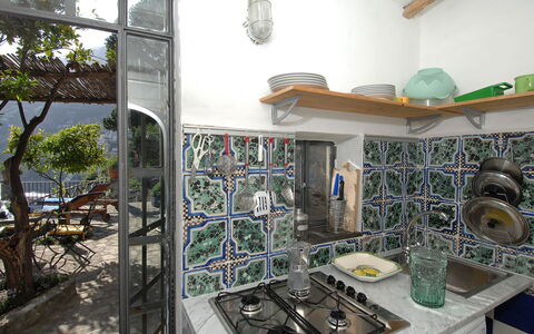 Romantic Tower: Cocina, Silla, Loseta, Planta De Casa, Maceta, Mostrador