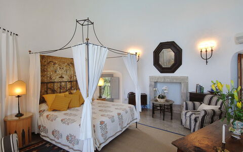 Romantic Tower: Mueble, Diseño De Interiores, Pared, Techo, Piso, Suelo, Habitación, Cama, Habitación, Encendiendo