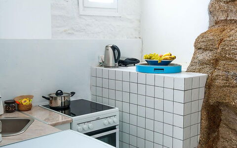 Rose Studio 1: Cocina, Loseta, Aparato De Cocina, Mostrador, Estufa De Cocina, Electrodoméstico, Estufa De Gas, Estufa, Planta De Casa