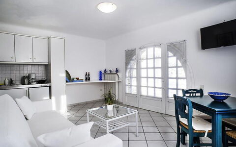 Rose Studio 3: Mueble, Piso, Departamento, Diseño De Interiores, Suelo, Techo, Sofá, Silla, Sala