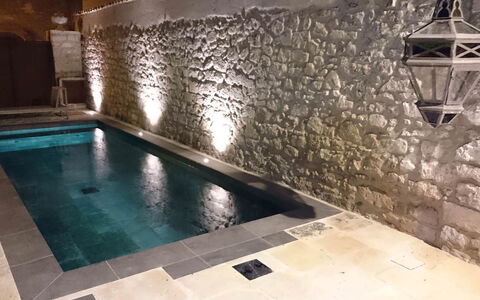Villa Acreide: Piso, Piscina, Suelo, Material Compuesto, Loseta, Hormigón, Losa, Fuente De Agua, Hotel