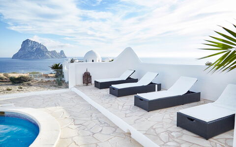 Villa Aldebaran: Azul, Agua, Mar, Mueble, Costeras Y Los Accidentes Geográficos Oceánico, Oceano, Costa, Mueble Para Exteriores, Playa