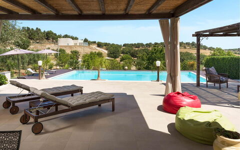 Villa Almond: Piscina, Mueble, Mueble Para Exteriores, Recurso, Silla, Ocio, Sombra, Sunlounger, Eco Hotel, Patio