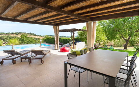 Villa Almond: Mueble, Silla, Piso, Mesa, Mueble Para Exteriores, Diseño De Interiores, Piscina, Recurso, Cocina Y Comedor Mesa, Sombra