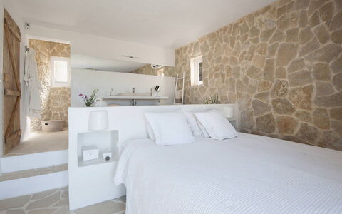 Villa Arenas: Pared, Mueble, Diseño De Interiores, Habitación, Piso, Techo, Suelo, Cama, Habitación, Departamento