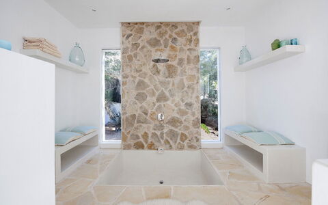 Villa Arenas: Piso, Suelo, Diseño De Interiores, Arreglo De Tubería, Baño, Techo, Loseta, Plomería, Grifo, Material Natural