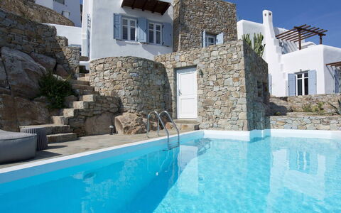 Villa Azur: Azul, Piscina, Villa