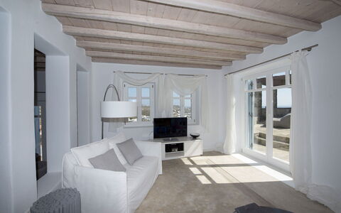 Villa Azur: Pared, Diseño De Interiores, Mueble, Piso, Suelo, Techo, Habitación, Casa, Departamento, Sala