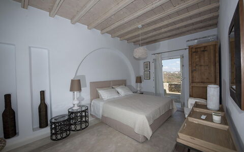 Villa Azur: Habitación, Mueble, Suelo, Cama, Lecho, Marco De La Cama, Sábana, Hotel, Almohada, Lámpara