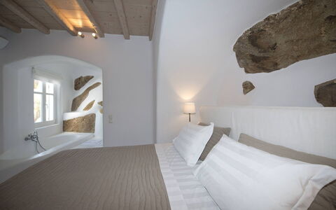 Villa Azur: Pared, Habitación, Techo, Lecho, Cama, Sábana, Almohada, Hotel, Linos, Suite