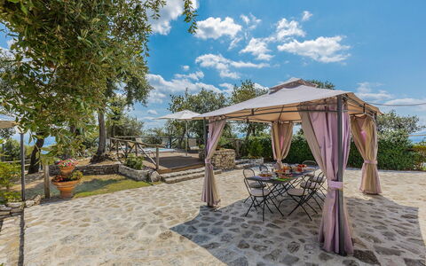 Villa Bastiano: Losa, Sombra, Estructura Al Aire Libre, Jardín, Maceta, Silla, Kiosko, Mueble Para Exteriores, Paisajismo, Patio