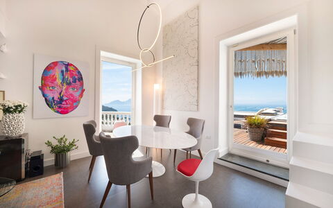 Casa Mariavittoria: Mueble, Diseño De Interiores, Piso, Mesa, Suelo, Silla, Habitación, Techo, Mar, Casa