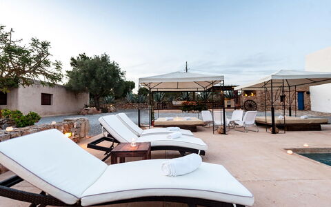 Finca Tonia: Mueble Para Exteriores, Sunlounger, Sombra, Recurso, Paraguas, Piscina, Maceta, Silla, Patio, Sillón