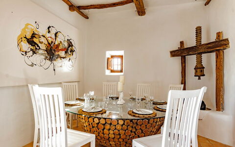 Finca Tonia: Mueble, Diseño De Interiores, Madera, Mesa, Piso, Encendiendo, Silla, Habitación, Comedor, Suelo