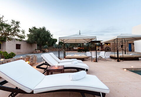 Finca Tonia: Mueble Para Exteriores, Sunlounger, Sombra, Recurso, Paraguas, Piscina, Maceta, Silla, Patio, Sillón