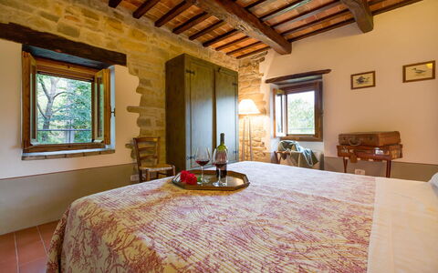 Villa Beatrice: Pared, Madera, Casa, Casa, Habitación, Mueble, Cama, Cabaña, Marco De La Cama, Lecho