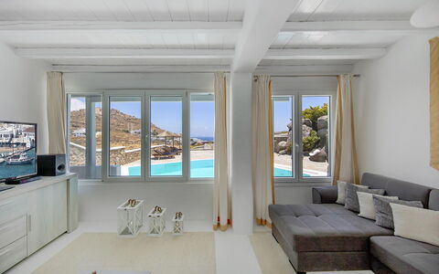 Villa Cassandra: Mueble, Diseño De Interiores, Departamento, Suelo, Piso, Techo, Habitación, Sala, Mar