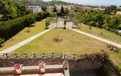Villa Castore: Jardín, Paisajismo, Yarda, Jardín Botánico, Mueble Para Exteriores, Patio, Eco Hotel