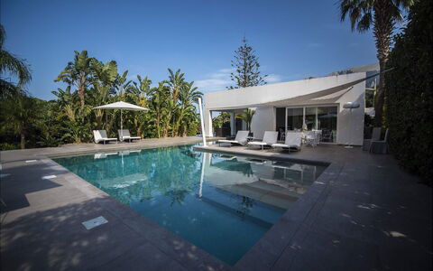 Villa Corallo: Piscina, Arquitectura, Recurso, Sombra, Mueble Para Exteriores, Eco Hotel, Inmuebles, Silla, Paisajismo