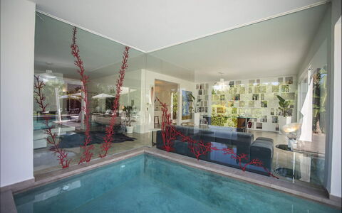 Villa Corallo: Diseño De Interiores, Piso, Suelo, Techo, Encendiendo, Departamento, Silla, Vaso, Sala, Planta De Casa