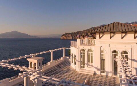 Villa Correale: Arquitectura, Mansión, Balcón, Columna, Inmuebles, Villa, Palacio, Hacienda