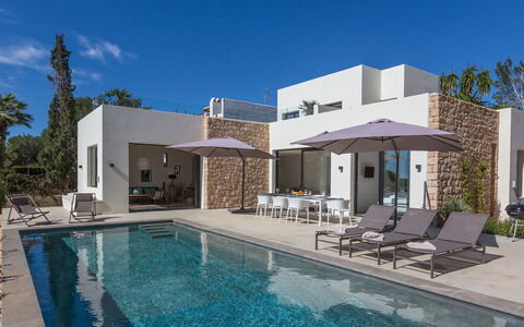 Villa Crozet: Piscina, Paraguas, Mueble Para Exteriores, Paisajismo, Jardín, Sombra, Inmuebles, Recurso, Villa, Silla