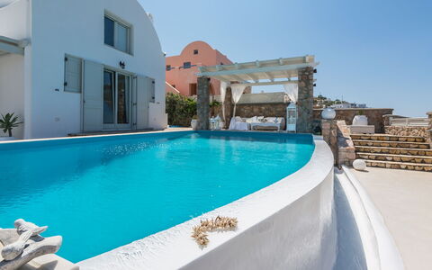 Villa Crystal: Azul, Piscina, Ocio, Mueble Para Exteriores, Vacaciones, Recurso, Villa, Silla, Paraguas, Ciudad De Vacaciones